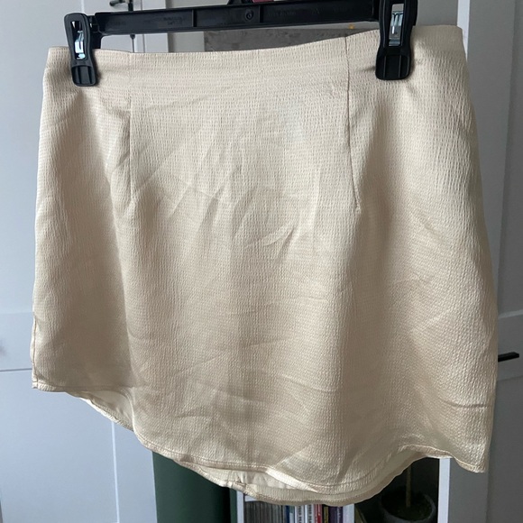 Pale Yellow Mini Skirt - Picture 3 of 3